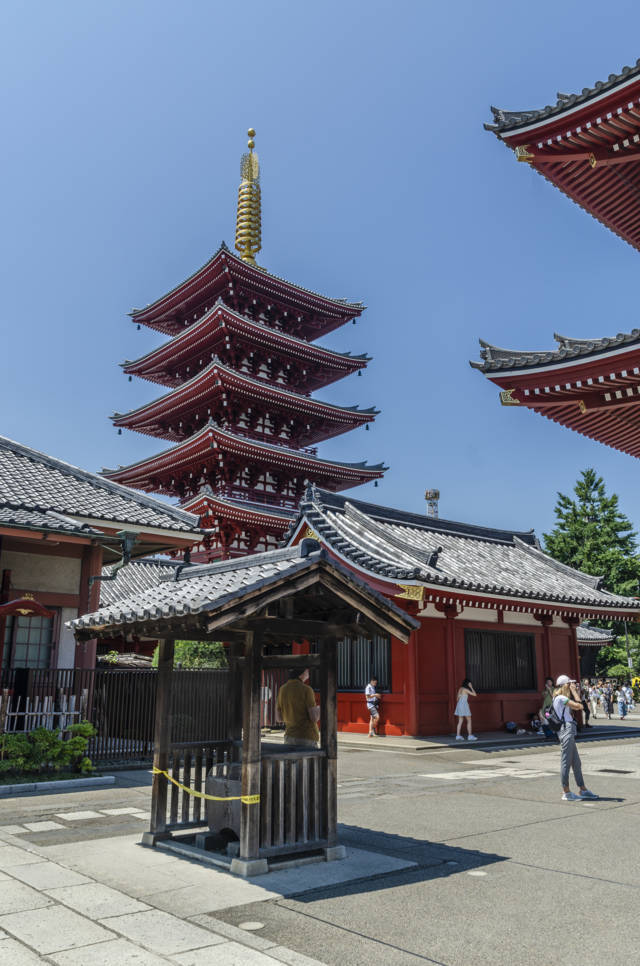 49 - Tokyo - barrio de Asakusa - templo de Senso-ji - pagoda
